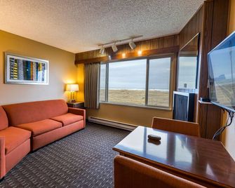 Ebb Tide Oceanfront Inn - Seaside - Living room