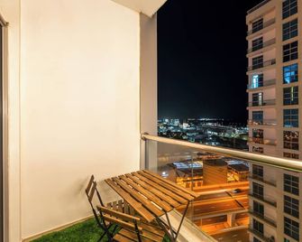 Urban Dubai Marina Stay Near Yacht - Madinat Zayed - Balcón