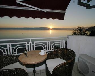 Villa Dea - Οχρίδα - Μπαλκόνι