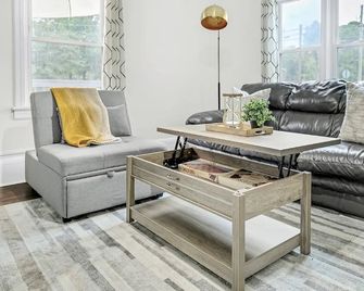 Cozy 2 bedroom home near downtown Gaffney. - Gaffney - Вітальня