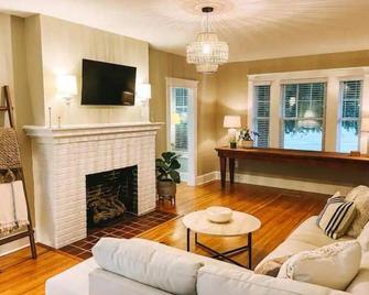 Little Grove Kilmarnock: The Perfect Location! - Kilmarnock - Living room