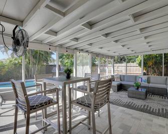 8 Mi to Beaches Bradenton Home with Poolside Oasis! - Bradenton - Patio