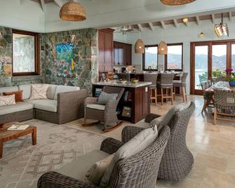 Soft breezes, rainbows, breath taking views - St. John - Wohnzimmer