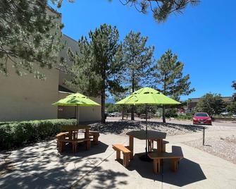 Quality Inn & Suites Garden Of The Gods - Colorado Springs - Patio