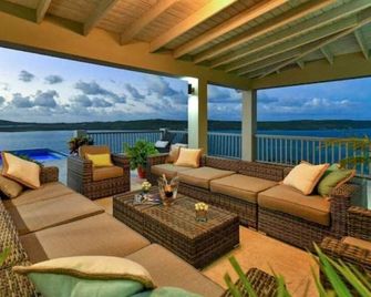 Luxury and tranquility in a 5 suite villa with 280 degree ocean views - English Harbour - Balcony