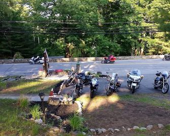 Rock Castle Resort - Lake George