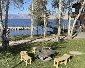 Lakeside Lodge Resort & Marina - Pinedale - Innenhof