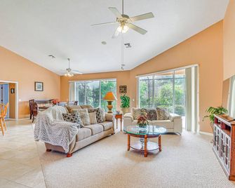 1 Mi to Rainbow Springs State Park: Home w/ Lanai! - Dunnellon - Sala de estar
