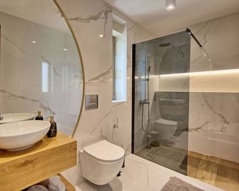 Villa Silentium Evilia by PosarelliVillas - Argyroupoli - Baño