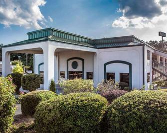 Quality Inn & Suites - Stockbridge - Rakennus