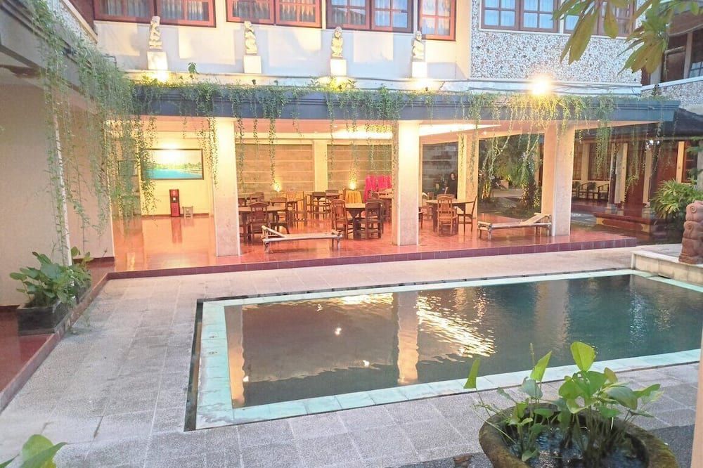 Catur Adi Putra Hotel - דנפסאר - בריכה