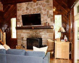 Private Cottage with Fireplace and Hottub - Dover - Living room