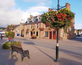 Commercial Hotel - Alness - Building
