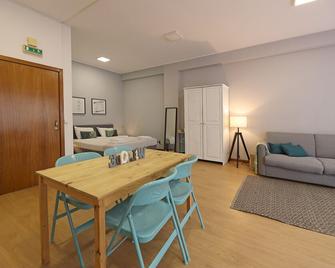 Flh Poveiros Homey Studio - ポルト - ダイニングルーム