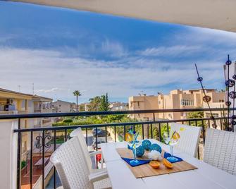 Apartment with pool Primavera Puerto Alcudia - Alcudia - Parveke