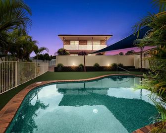Kennedy Drive Boutique Motel - Close To City Centre & Airport - Tweed Heads - Pool