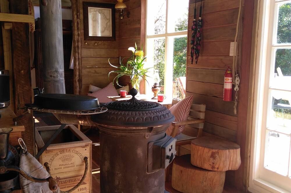 Boutique Vintage Forest Cabin - Stormsrivier - Eetruimte