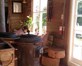 Boutique Vintage Forest Cabin - Stormsrivier - Eetruimte