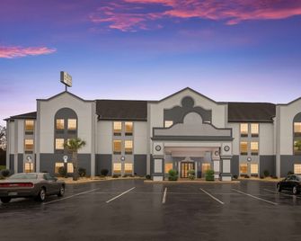 Best Western Bradbury Inn & Suites - Perry - Edifício
