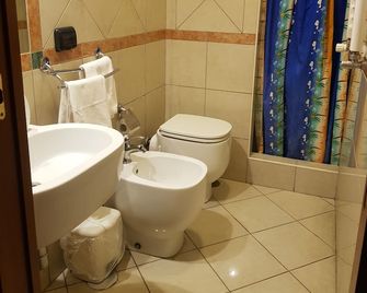 Hotel Ginevra - Neapel - Badrum