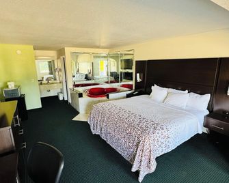Garden Inn and Suites near Callaway Gardens Pine Mountain - Pine Mountain