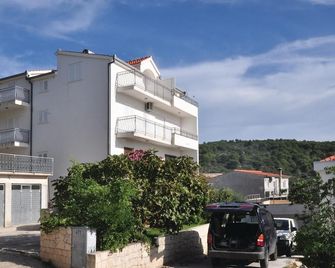 Gorgeous apartment in Trogir - Trogir - Building