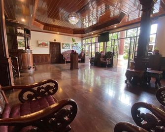 Vangsavath Hotel - לואנג פראבאנג - לובי