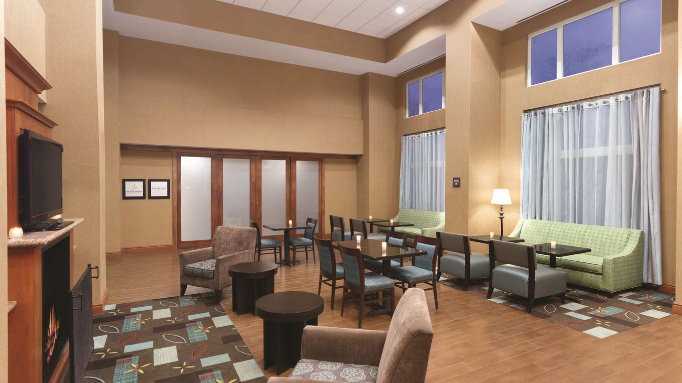 Hampton Inn & Suites Greenfield