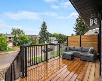 The Lioness | Sauna | Steam Shower | Jacuzzi Bath - Red Deer - Balkon