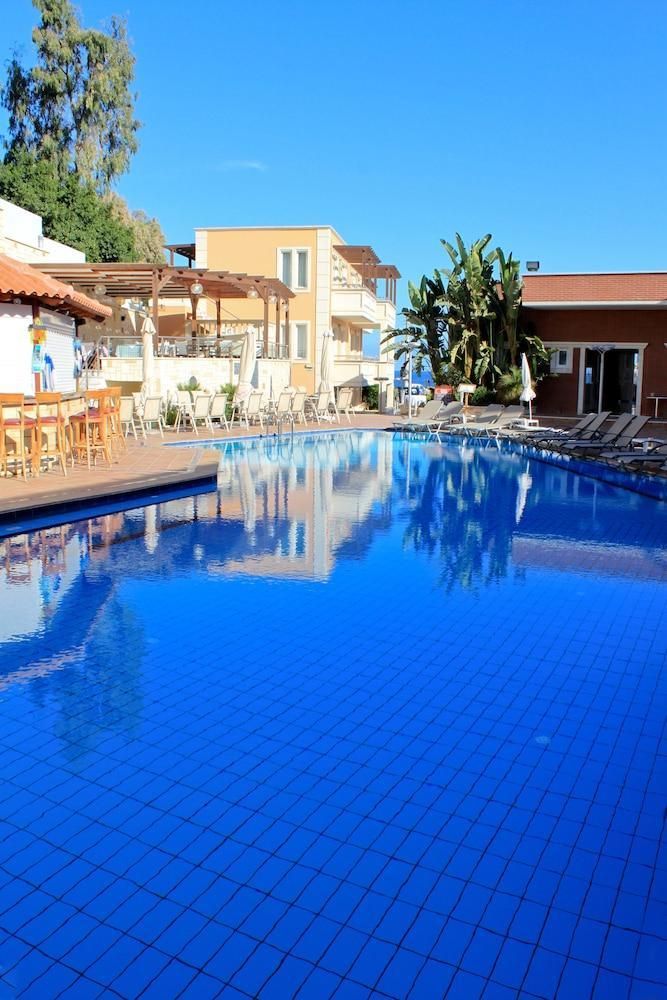 بورتو كالاماكي هوتل