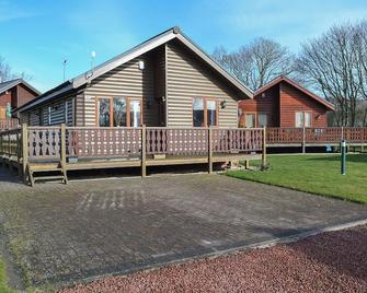 Yorkshire Rose Holiday Lodge - Flamborough - Building