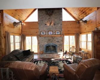 Log Home on the Lake - Huntingdon - Huiskamer