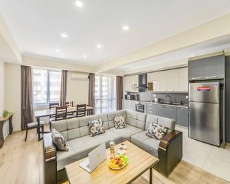 Stay Inn-Apartments on Koghbatsi 16 - Yerevan - Living room