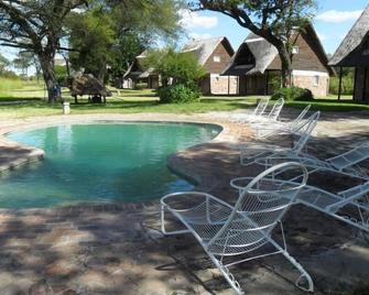 Ganda Lodge - Dete - Pool