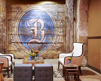 Brewhouse Inn and Suites - Milwaukee - Salónek