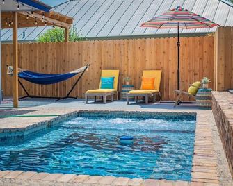 Heated Pool Escape Game Room near Six Flags - San Antonio - Pool