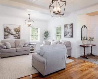 The Olde White House - Greeneville - Huiskamer