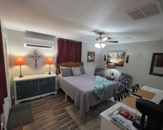 Bluff City Studio: B - Millington