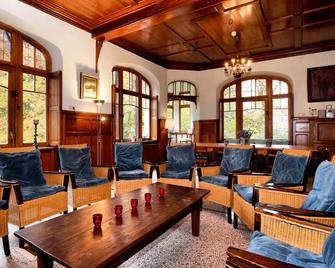 Beautiful Castle House in Spa, Authenticly Decorated and With Spacious Garden - Spa - Living room