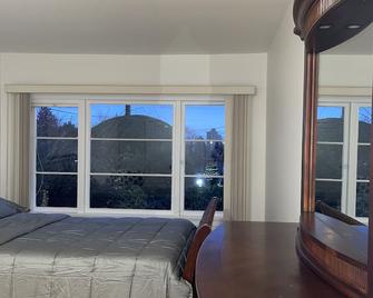 Home in West Vancouver - West Vancouver - Bedroom