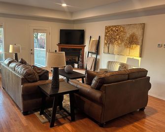 Comfort Style Home in Beautiful Lewiston, Idaho! Centrally Located, Pet Friendly - Lewiston - Sala de estar