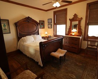 Downtown Natchitoches House With Private Balconies! - Natchitoches - Bedroom