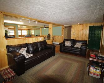 This 13 Acre Retreat is Central to Finger Lakes Activities! - Watkins Glen - Wohnzimmer