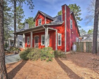 Cozy Southern Pines Retreat 1 Mi to Downtown! - Southern Pines - Building