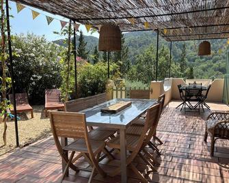 Idyllic Villa Just Outside The Picturesque Village Of Claviers - Claviers - Patio