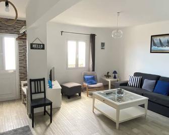 3 bedrooms House facing the Ocean - Lagoa - Salon