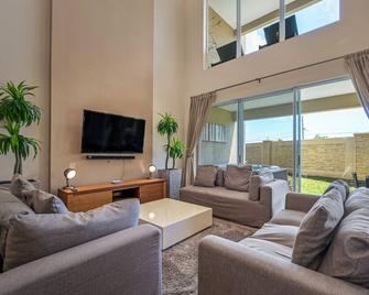 7664 - Beautiful 3 Bedroom Townhouse by Disney - Windermere - Living room