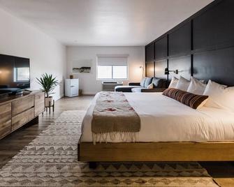 Wonderstone King Suite Guest Room - Columbia Falls