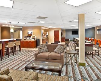 Holiday Inn Express & Suites Bradley Airport - Windsor Locks - Edificio