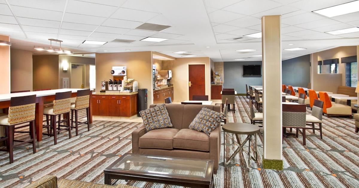 Holiday Inn Express & Suites Bradley Airport from $104. Windsor Locks Hotel Deals & Reviews - KAYAK